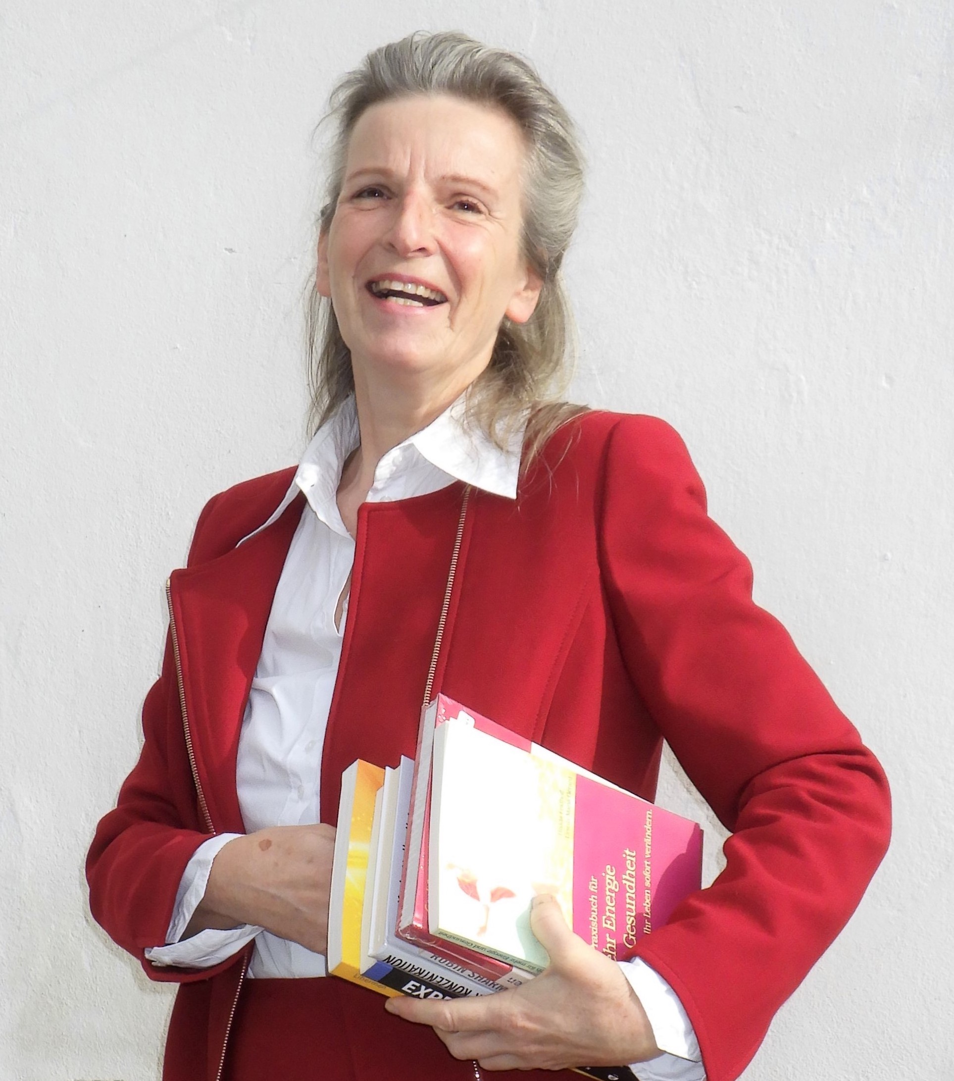 Ursula Gérard mit ihren Büchern Ursula Gérard mit ihren Büchern